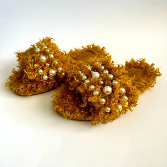 Cat & Jack Fuzzy Slides - Picture 2 of 9